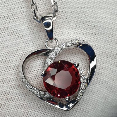Charm kim cương và đá Ruby hợp mệnh Hỏa