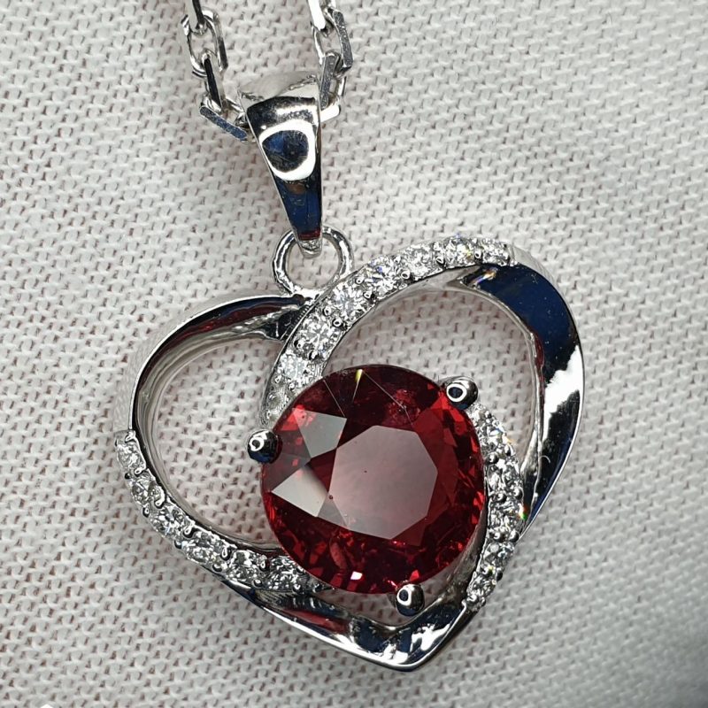 Charm kim cương và đá Ruby hợp mệnh Hỏa