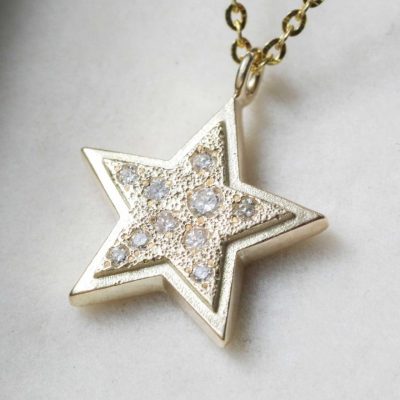 charm kim cương làm quà tặng tốt nghiệp